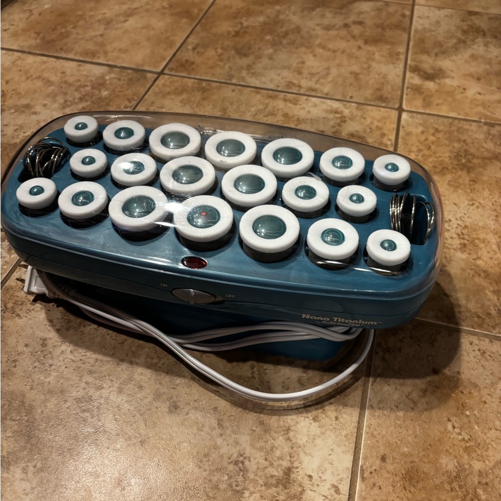 Blue Hair Roller Set
Babyliss Pro Nano Titanium
Used once box included - Picture 2 of 4